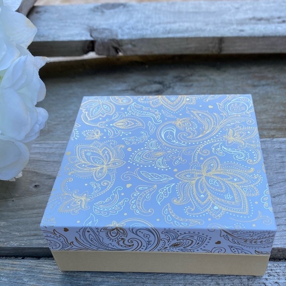 NWT CHARTER CLUB GOLD TONE STUD EARRINGS & TRI-TONE HEART NECKLACE - Picture 8 of 11